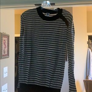 Gap sweater